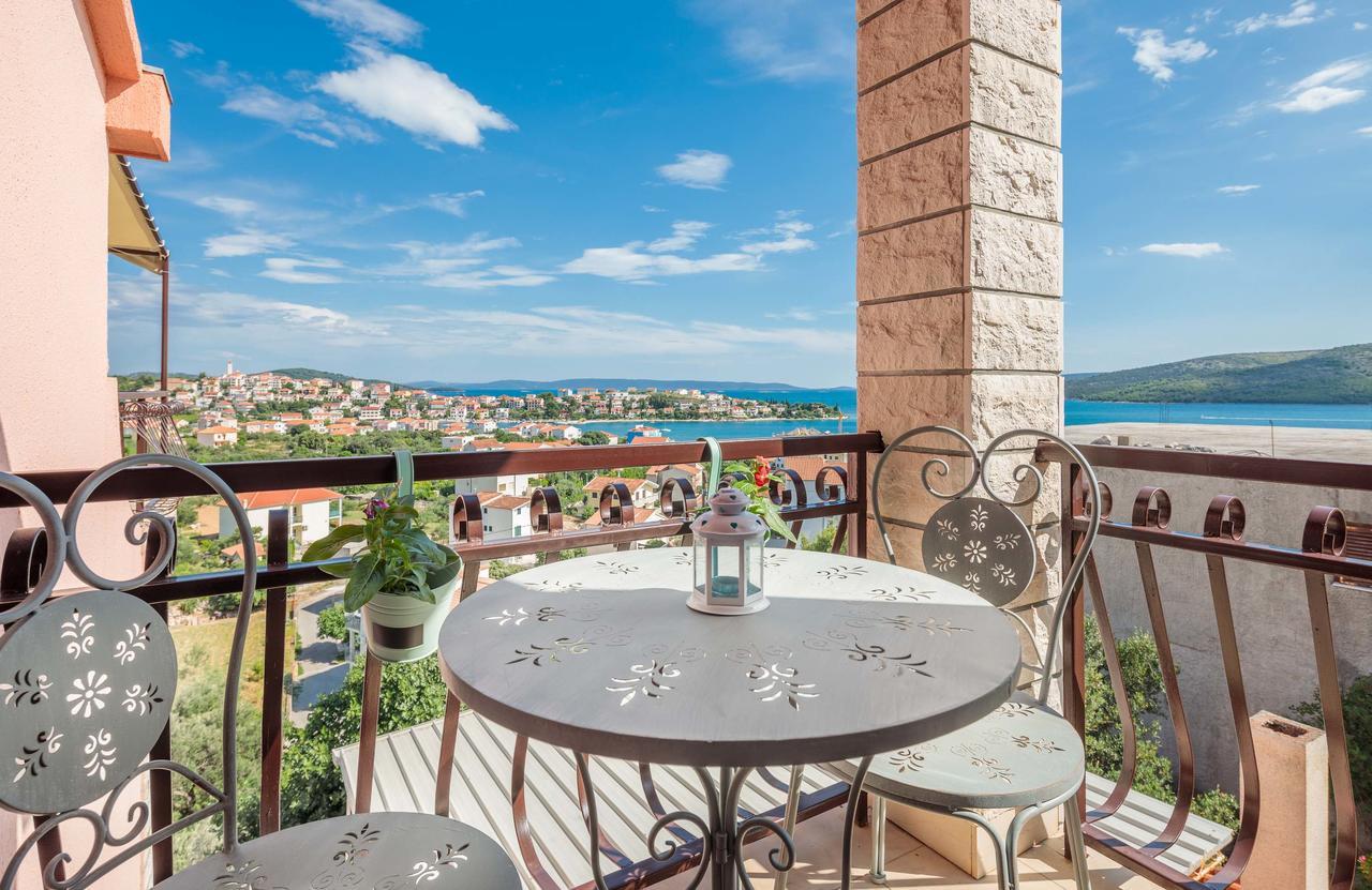 Apartments Loncar Seget Vranjica Exterior photo