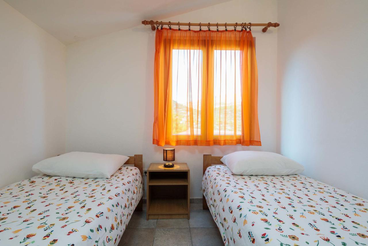 Apartments Loncar Seget Vranjica Exterior photo